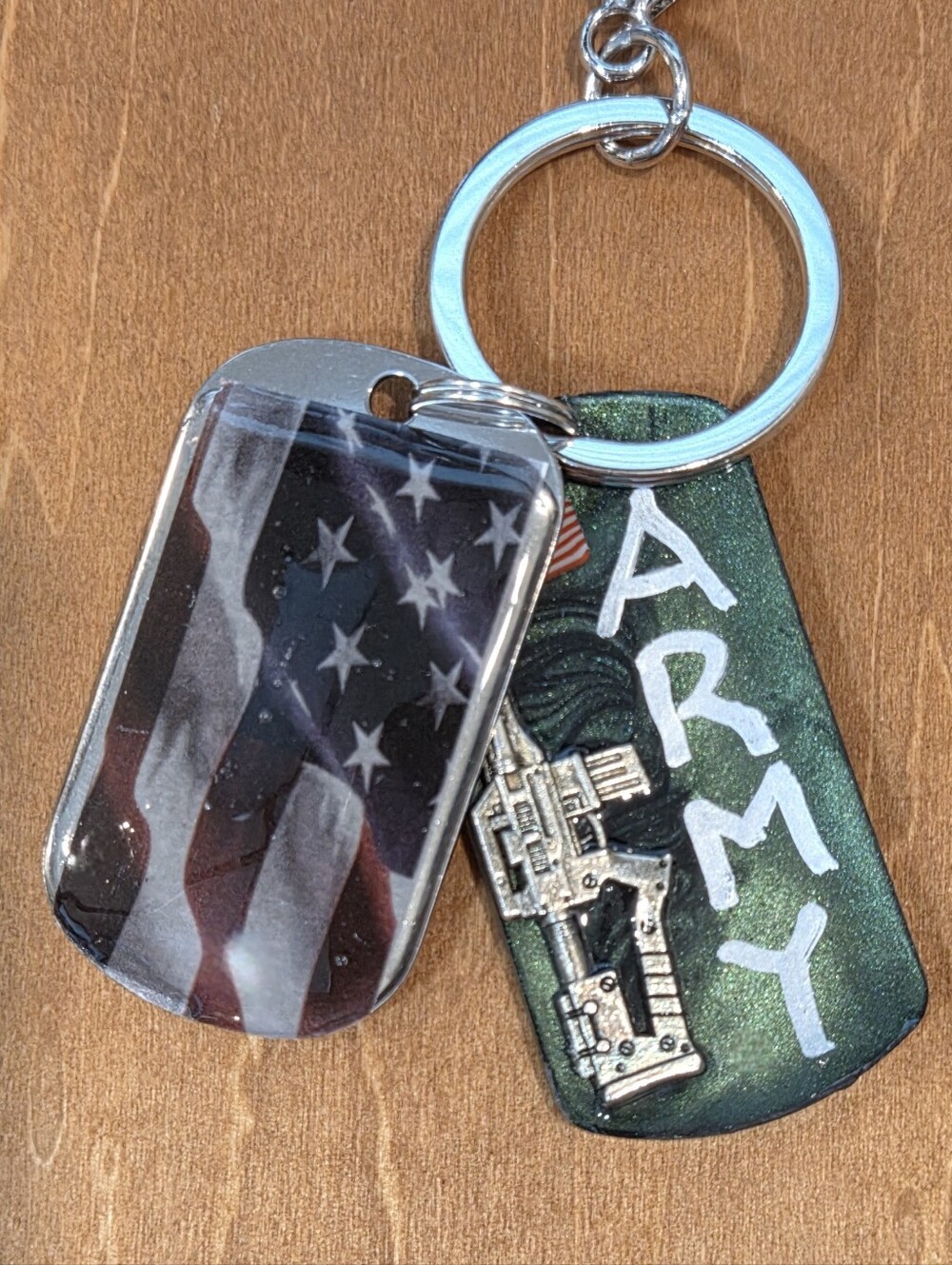 NWT Handmade Resin Military Dog Tag Keychain – US Army & American Flag